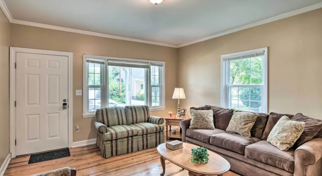Cozy Greenville Bungalow ~ 2 Mi to Downtown!, Забронировать Дом для отпуска Гринвилл Южная Каролина