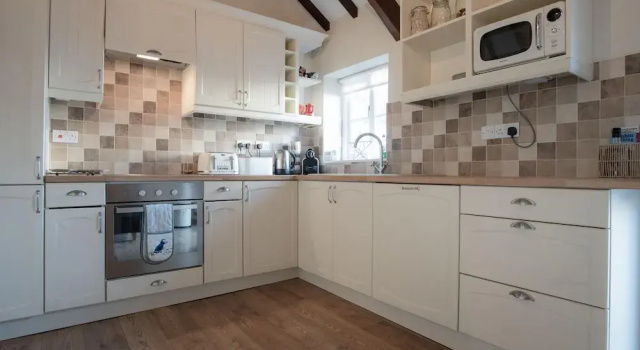 The Old Stables - 3 Bedroom Cottage - Angle, Buchen Sie Ferienhaus Pembroke 