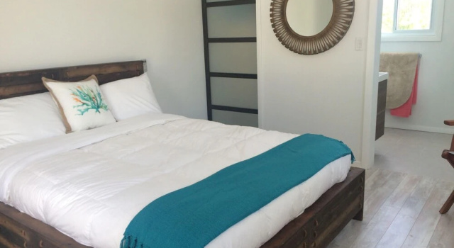 Sandy Hill Beach House by Eleuthera Vacation Rentals, Забронировать Дом для отпуска Отели Говернорс-Харбора с парковкой, Парковка