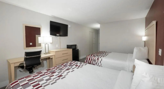 Четырёхместный номер Superior Red Roof Inn Raleigh North-Crabtree Mall-Lenovo Center