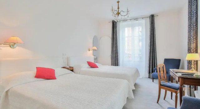 Четырёхместный номер Standard Logis Hotel Royal Saint-Mart