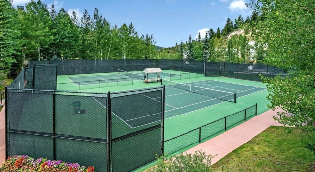 Family Friendly 3 Bedroom Ski In, Ski Out Residence Offering Spectacular Mountain Views With Outdoor Pool and Hot Tub, Забронировать Отель Бивер-Крик Beaver Creek Ski