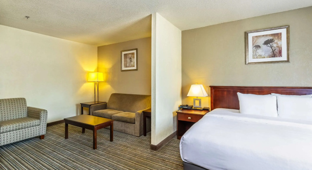 Двухместный люкс Quality Inn & Suites Yorkton