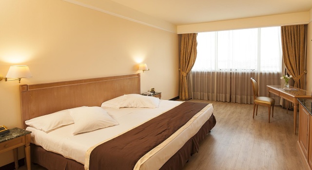 Двухместный номер Deluxe SHG Hotel De La Ville