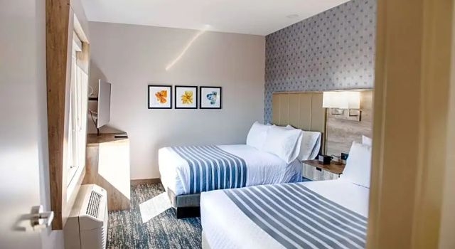 Четырёхместный семейный люкс c 1 комнатой Best Western Premier Executive Residency Medicine Hat