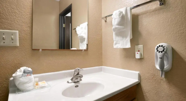 Studio Suite Days Inn by Wyndham Pierre