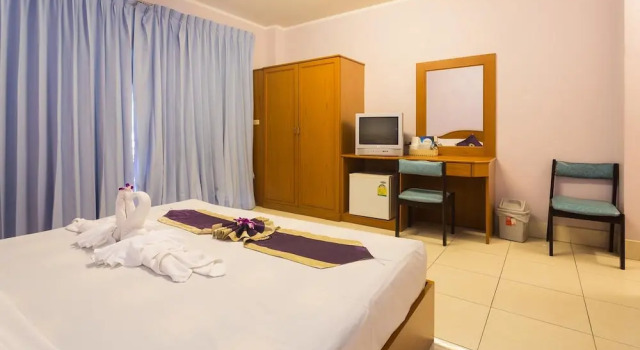 Guesthouse Belvedere - Room for 2 Near Patong Beach, Wifi and Ac, Забронировать Отель Карон Бич Пхукет