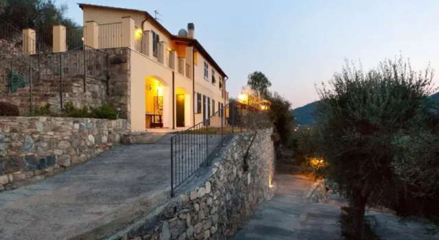 Agriturismo Le Rocche, Забронировать Вилла Costa dʼOneglia Ривьера-дей-Фьори