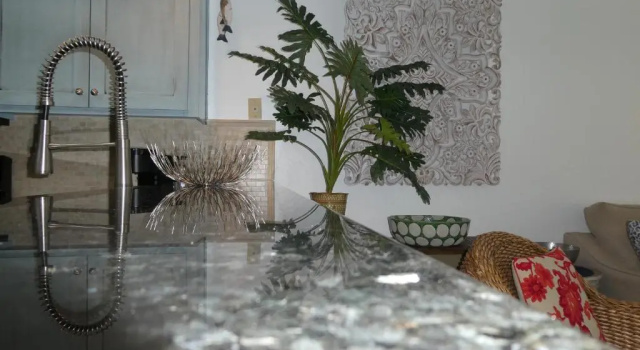 Beachside Bungalow: Surfside I #104