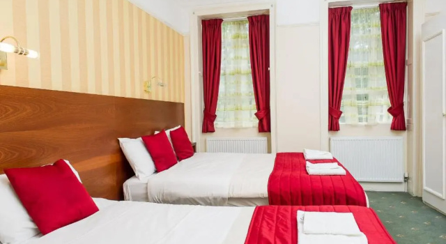 Трёхместный номер Standard Avonmore Hotel