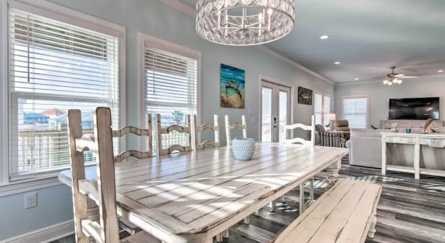 Luxe Stilted Home w/ Kayaks: Walk to Beach