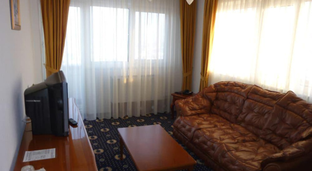 Hotel Belvedere, Забронировать Отель Клуж-Напока Клуж, рядом с Statue of Matthias Corvinus