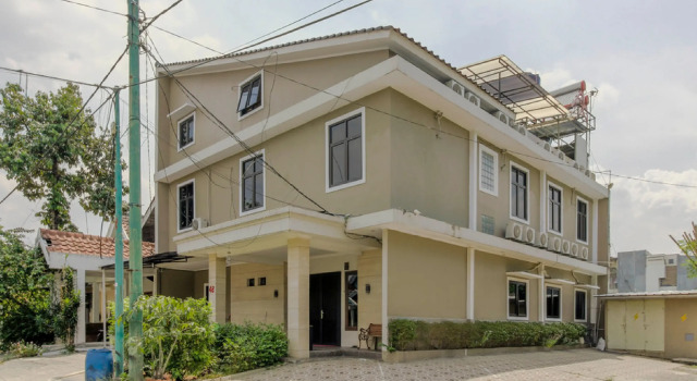 RedDoorz Plus @ Cikarang, Брондау Қонақ үй Bekasi West Java