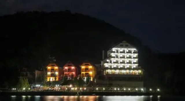 Hotel Diamond & Complex Ovi, Забронировать Отель Чинчиш Хунедоара