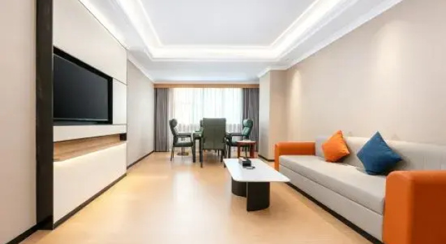 Люкс Мансарда Huimei Hotel