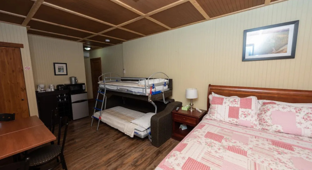 Семейный люкс с 2 комнатами с балконом Auberge Le Four à Pain
