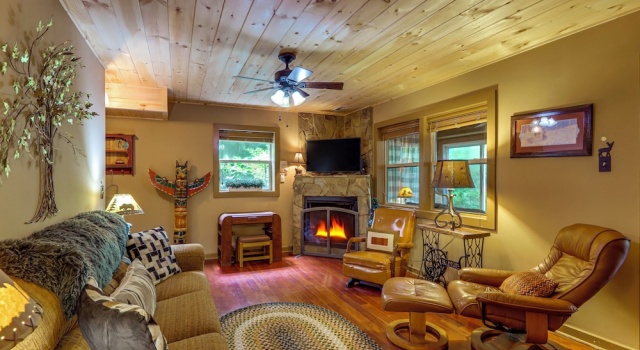 'drifting Feather' Mountain Cabin: Waterfront Deck, Забронировать Дом для отпуска Данн США