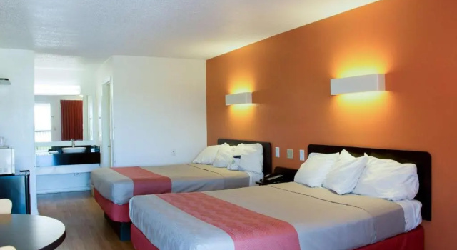 Четырёхместный номер Standard Motel 6-Cookeville, TN