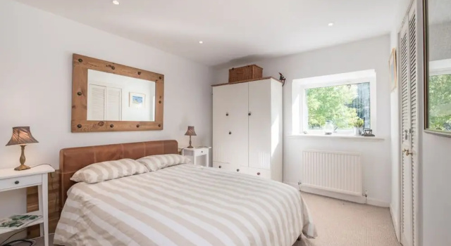 1 Bedroom Apartment by the Water of Leith