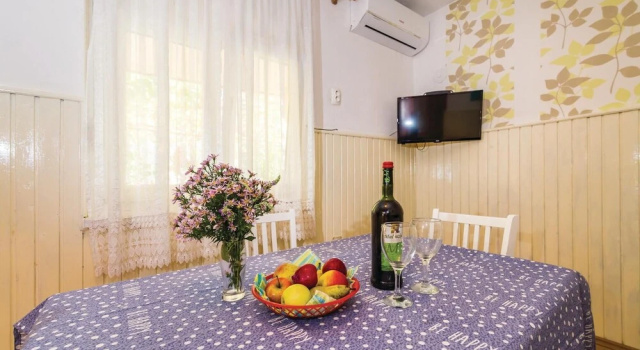 Nice Apartment in Gornji Karin With 2 Bedrooms and Wifi, Забронировать Апартаменты/квартира Отели Карин Горни с парковкой, Парковка