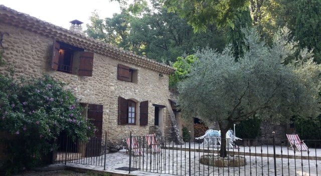 Snug Farmhouse in Provence-alpes-riviera With Swimming Pool, Забронировать Отель Сегюре Воклюз
