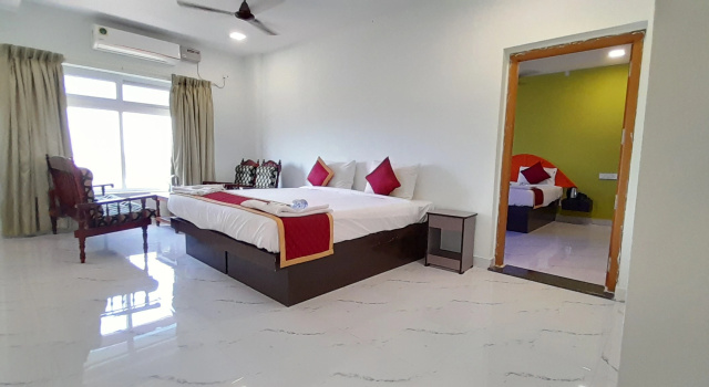 Люкс Hotel Rajeswari International