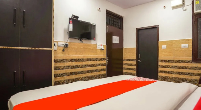 OYO 60970 Crystal Cottage, Забронировать Дом для отпуска Отели штата Уттар-Прадеша с парковкой, Парковка