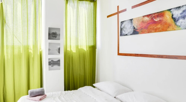 Central Apartment by Rothschild & Market