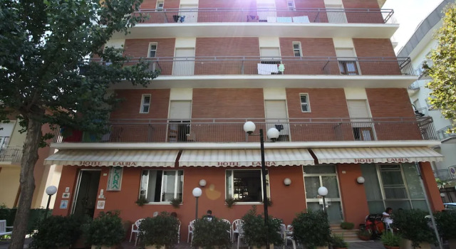 Hotel Laura, Varaa Hotelli Gabicce Mare 