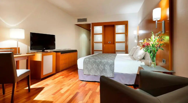 Трёхместный номер Standard Eurostars Lisboa Parque