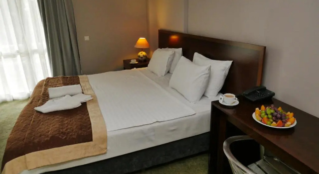 O podwyższonym standardzie trzyosobowy pokój TALEN OTEL