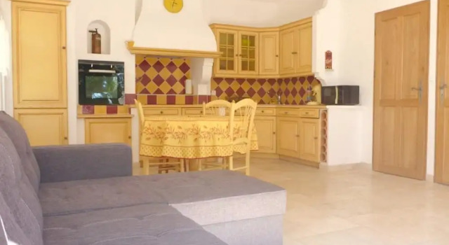 House With one Bedroom in Velleron, With Pool Access, Enclosed Garden and Wifi, Забронировать Отель Вельрон Воклюз