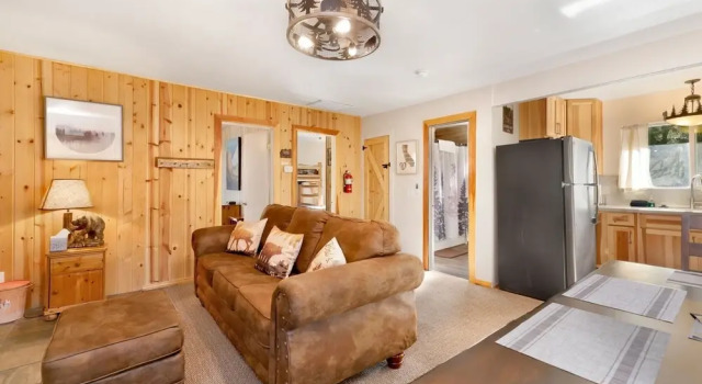1938-montana Cabin 2 Bedroom Home by RedAwning, Забронировать Отель Биг-Бэар-Сити San Bernardino Mountains