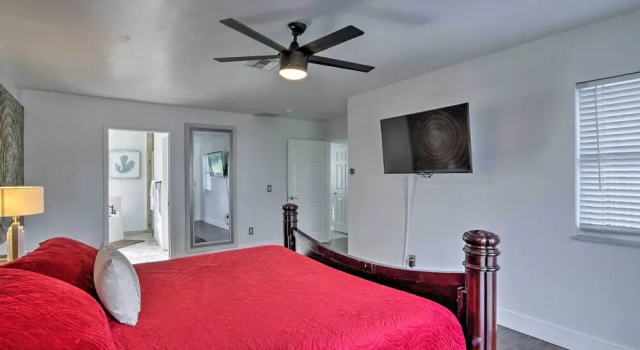 Коттедж Marco Island Home w/ Pool Near Tigertail Beach!