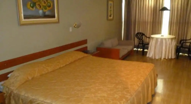 Hotel Holiday Suites