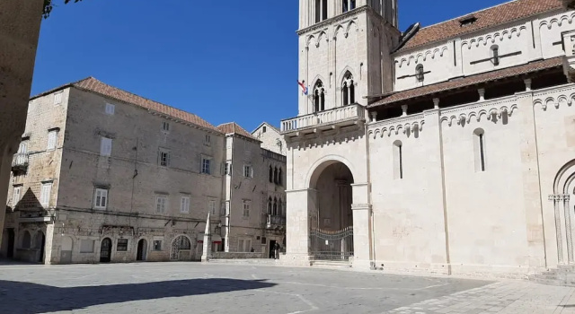 Enticing Holiday Home in Trogir Near Seabeach, Забронировать Дом для отпуска Трогир Ciovo Island