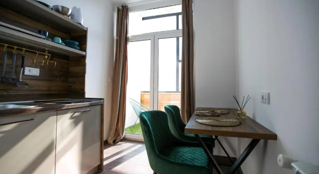 Полулюкс East & West Apartments