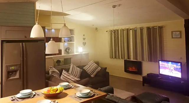 Fenna Lakeside Lodge - Pine Lake Resort, Book Ferieresort Carnforth Lancashire