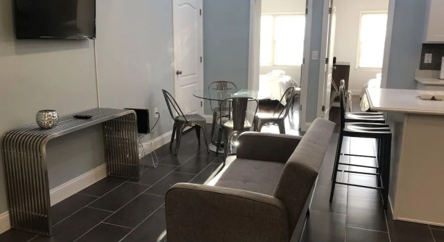 Giles Ave 6 Bedroom Gem, Забронировать Апартаменты/квартира Джерси-Сити North Jersey, рядом с Golden Park