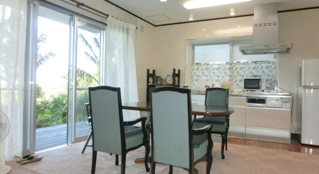 Small Inn Fuwatto, Boek Appartement Okinawa Hotels met Parkeerplaats, Parkeren