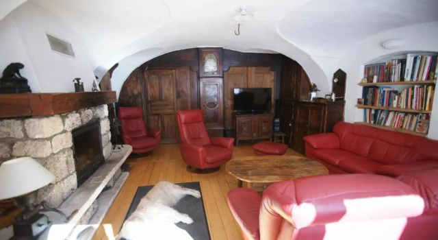 Chez Jean Pierre - Charming 17th century house with 7 bedrooms, Забронировать Отель Орель Maurienne Valley