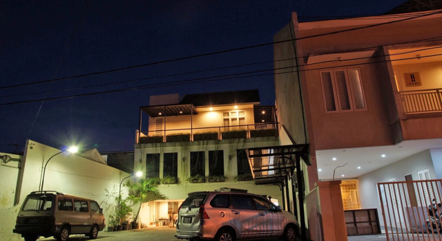 RedDoorz near Plaza Marina