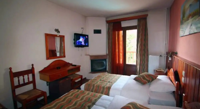 Трёхместный номер Standard с балконом Hotel Victoria