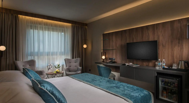 Rosslyn Central Park Hotel