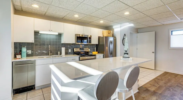 Between Restaurant & Brewery! Chic Perrysburg Apt, Book Lejlighed Perrysburg Ohio