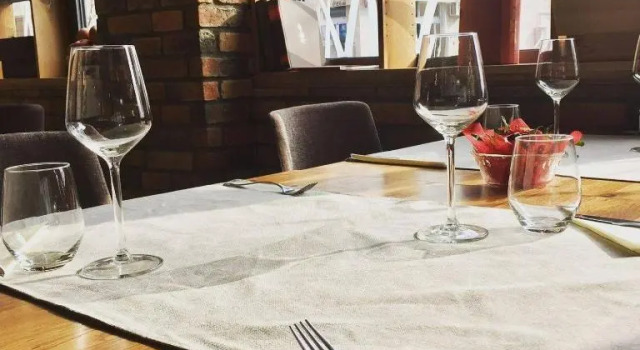 Rooms The Kings Pub, 予約 ホテル Kutina シサク・モスラヴィナ