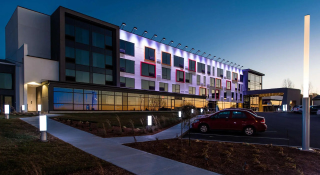 Hotel Levesque, Забронировать Отель Ривьер-дю-Лу Bas-Saint-Laurent