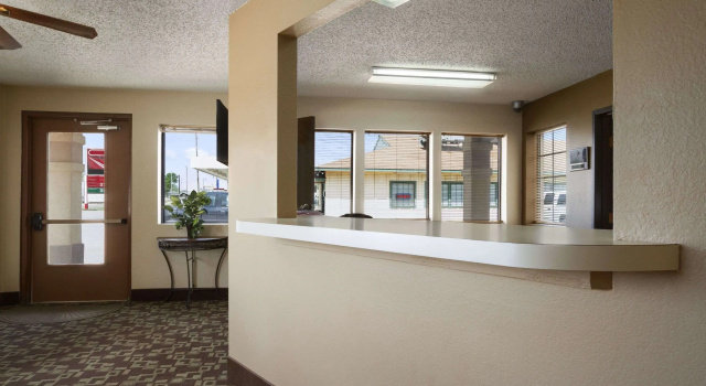 Super 8 by Wyndham Blackwell, Забронировать Мини-отель Отели Блекуэлл с бассейном, Бассейн