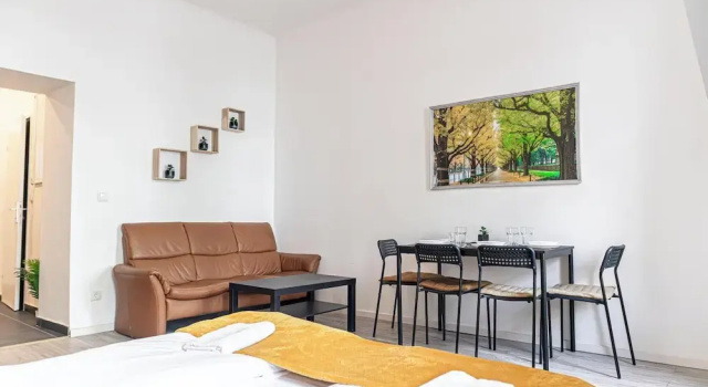 Апартаменты Cozy 1BR Apt Next to Schöpfwerk Station