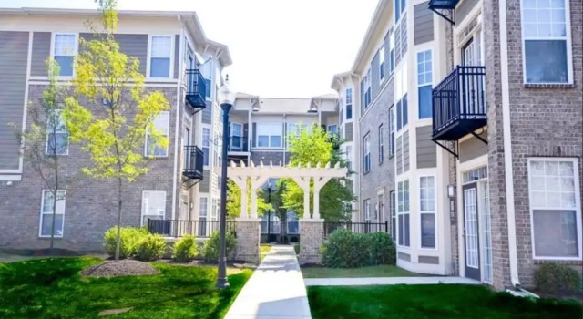 Mid-Century Modern 2BR Apt with VIews, Брондау Пәтер Индианаполис Indiana